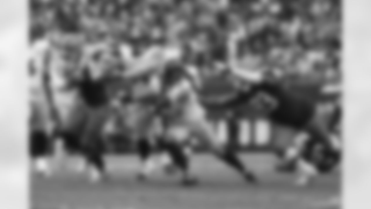 Pittsburgh Steelers running back Jaylen Warren (30) during a regular season game between the Pittsburgh Steelers and the Cleveland Browns, Sunday, Dec. 28, 2025 in Cleveland, OH. (Jared Wickerham / Pittsburgh Steelers)