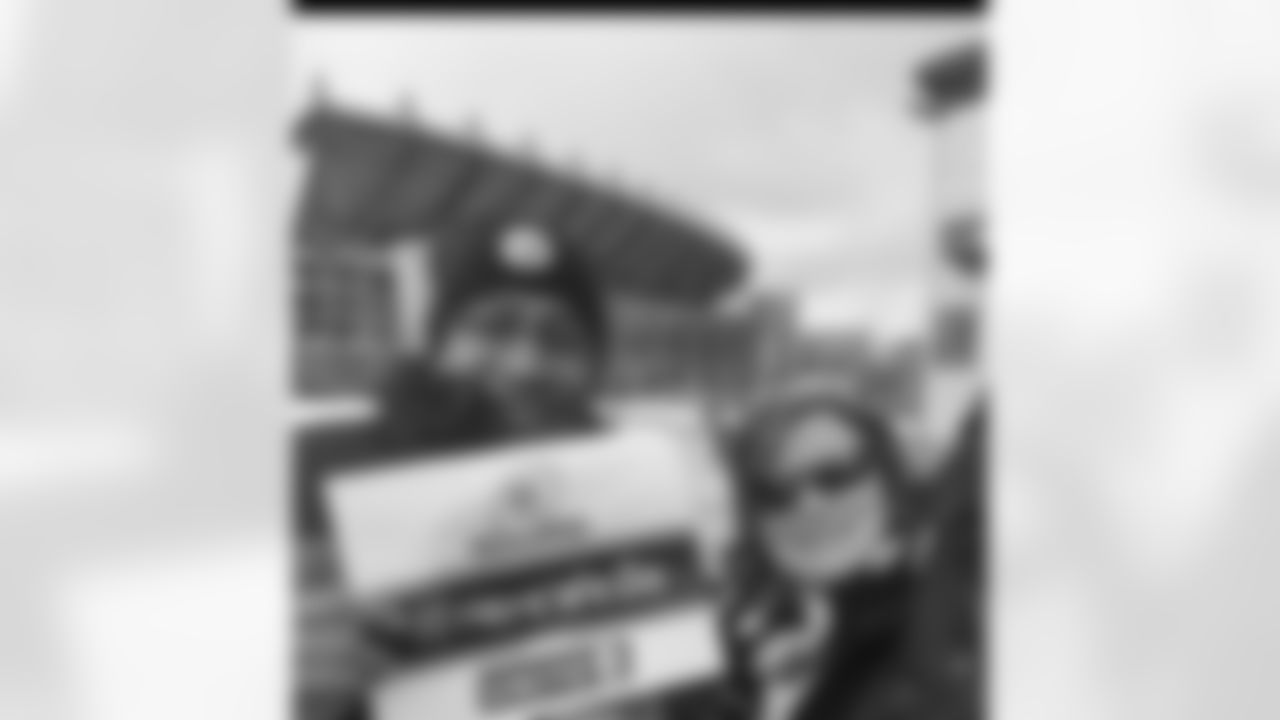SNUTraditions_HereWeGoSigns_Jan122024206PM_Marshall_Lisa_97494590_IMG_2478.jpeg_97494590_IMG_2478