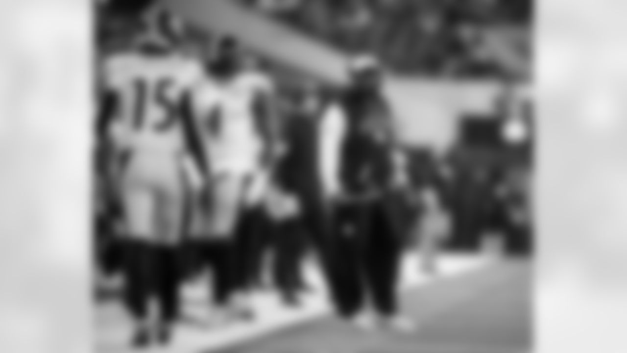 Pittsburgh Steelers head coach Mike Tomlin during a regular season game between the Pittsburgh Steelers and the Los Angeles Chargers, Sunday, Nov. 9, 2025 in Inglewood, CA. The Chargers beat the Steelers 25-10. (Karl Roser / Pittsburgh Steelers)