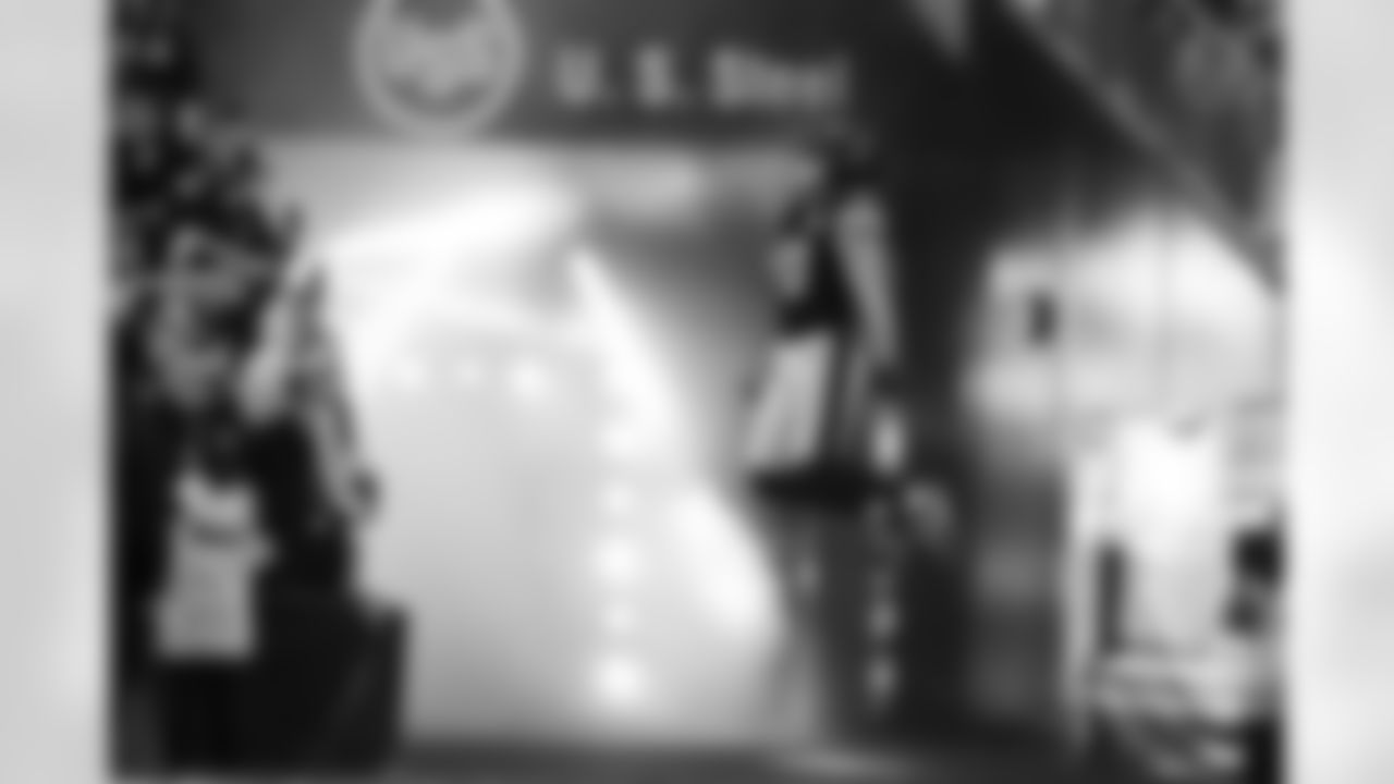 Pittsburgh Steelers linebacker T.J. Watt (90) during a regular season game between the Pittsburgh Steelers and the Buffalo Bills, Sunday, Nov. 30, 2025 in Pittsburgh, PA.  (Arron Anastasia / Pittsburgh Steelers)