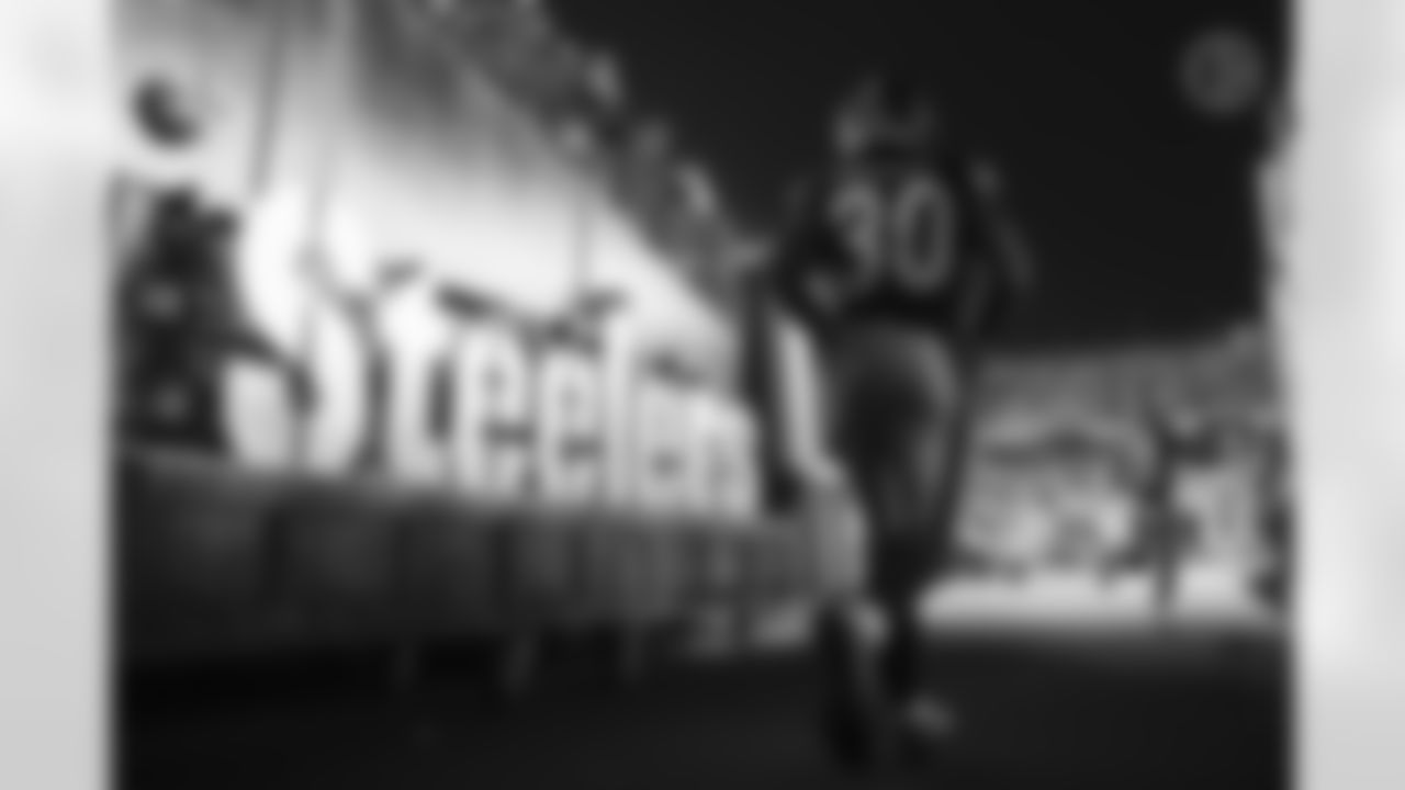 Pittsburgh Steelers running back Jaylen Warren (30) during a regular season game between the Pittsburgh Steelers and the Tennessee Titans, Thursday, Nov. 2, 2023 in Pittsburgh, PA. (Jared Wickerham / Pittsburgh Steelers)