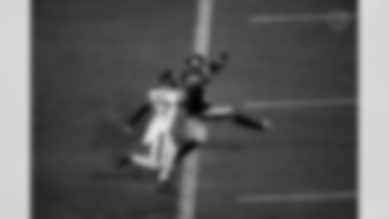 Pittsburgh Steelers running back Najee Harris (22) scores a touchdown during a regular season game between the Pittsburgh Steelers and the New York Jets, Sunday, Oct. 20, 2024 in Pittsburgh, PA. The Steelers defeated the Jets 37-15. (Taylor Ollason / Pittsburgh Steelers)