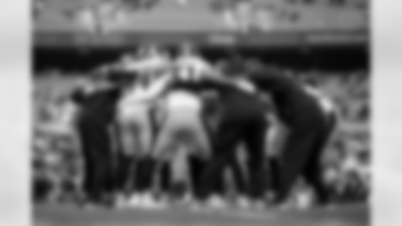 The Pittsburgh Steelers linebackers prior to a regular season game between the Pittsburgh Steelers and the Baltimore Ravens, Sunday, Dec. 7, 2025 in Baltimore, MD. The Steelers defeated the Ravens 27-22. (Karl Roser / Pittsburgh Steelers)