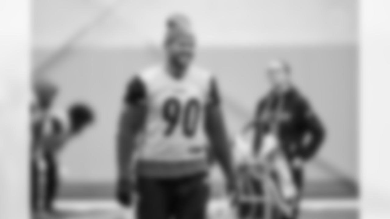 Pittsburgh Steelers linebacker T.J. Watt (90) during practice at the UPMC Rooney Sports Complex preparing for a Week 16 matchup against the Detroit Lions, Wednesday, Dec. 31, 2025 in Pittsburgh, PA. (Karl Roser / Pittsburgh Steelers)