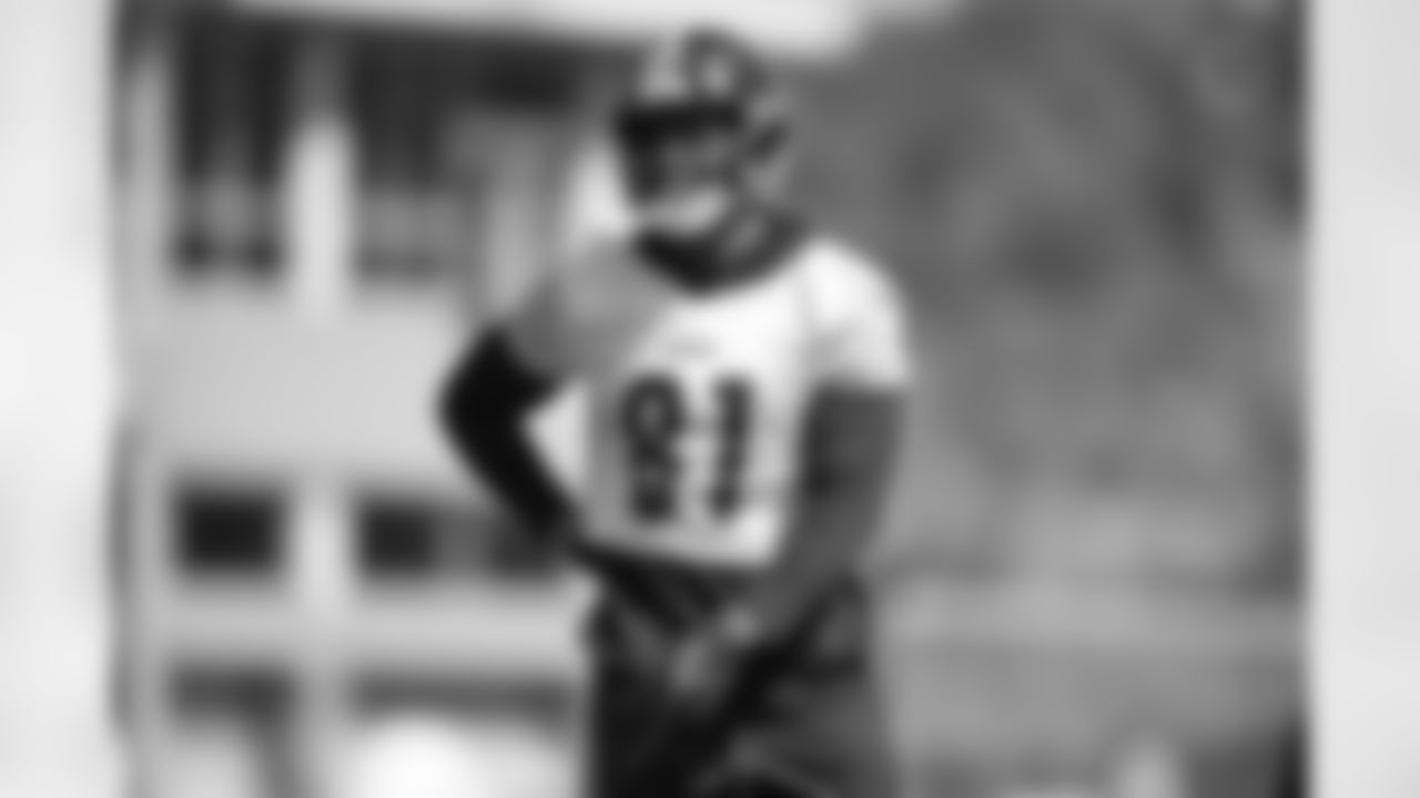 Pittsburgh Steelers tight end Jonnu Smith (81) during practice at the UPMC Rooney Sports Complex preparing for a Week 3 matchup against the New England Patriots, Thursday, Sept. 18, 2025 in Pittsburgh, PA. (Alysa Rubin / Pittsburgh Steelers)