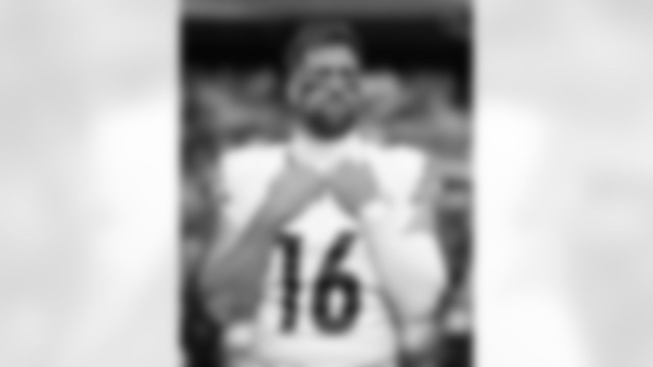 Pittsburgh Steelers wide receiver Adam Thielen (16) prior to a regular season game between the Pittsburgh Steelers and the Baltimore Ravens, Sunday, Dec. 7, 2025 in Baltimore, MD. The Steelers defeated the Ravens 27-22. (Karl Roser / Pittsburgh Steelers)