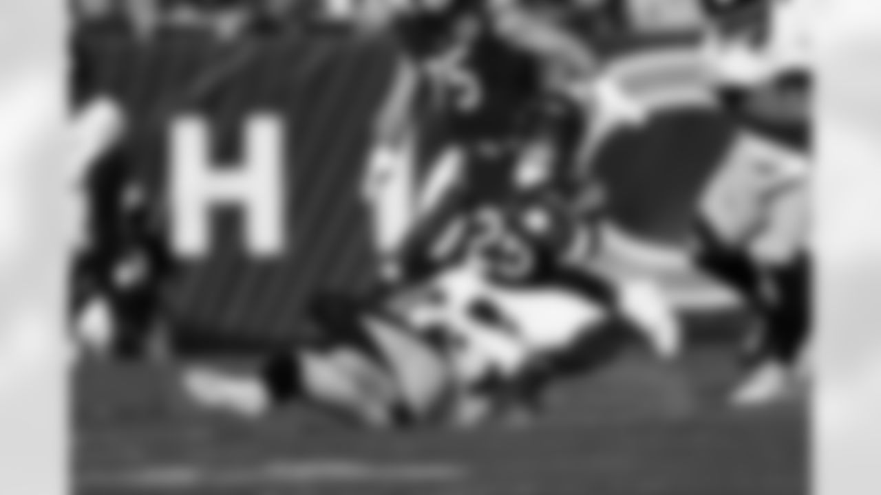 Pittsburgh Steelers linebacker Nick Herbig (51) during a regular season game between the Pittsburgh Steelers and the Chicago Bears, Sunday, Nov. 23, 2025 in Chicago, IL. (Alysa Rubin / Pittsburgh Steelers)