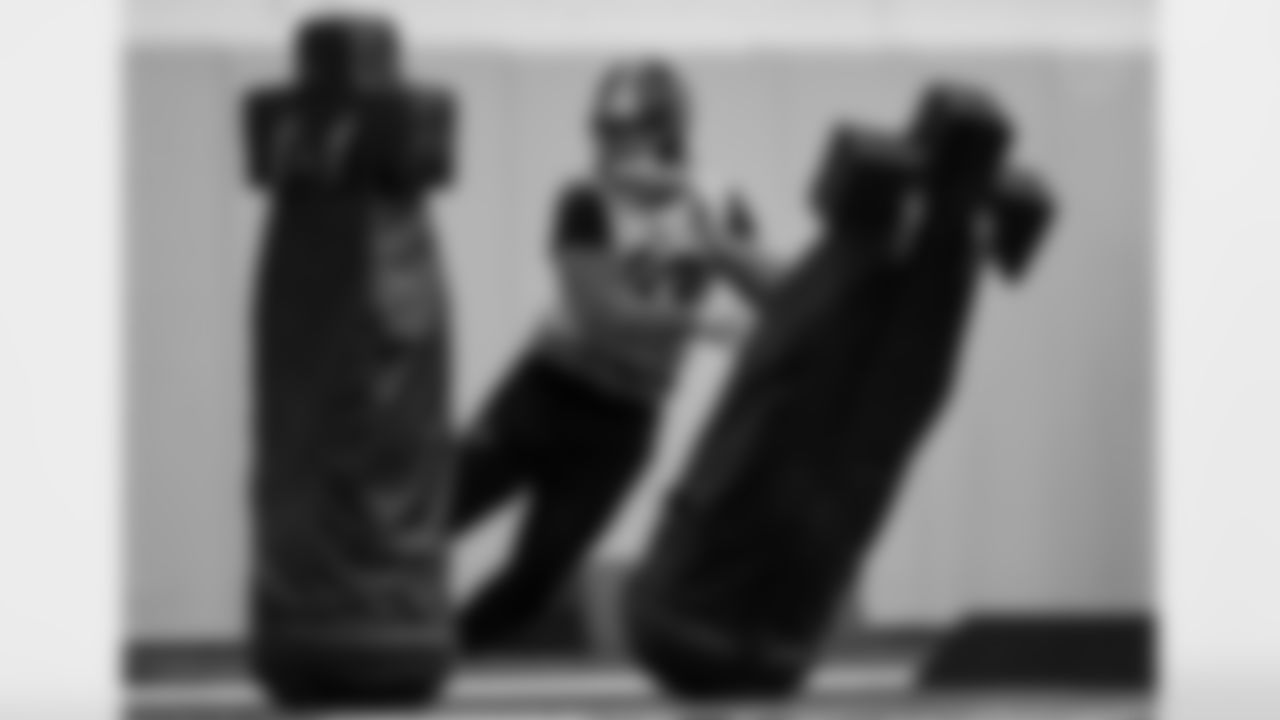 Pittsburgh Steelers linebacker Jack Sawyer (33) during practice at the UPMC Rooney Sports Complex preparing for a Week 18 matchup against the Baltimore Ravens, Thursday, Jan. 1, 2026 in Pittsburgh, PA. (Alysa Rubin / Pittsburgh Steelers)