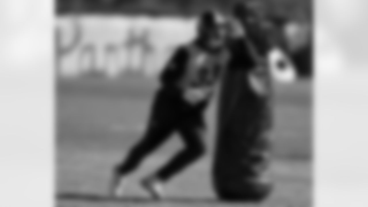 Pittsburgh Steelers linebacker Jack Sawyer (33) during practice at the UPMC Rooney Sports Complex preparing for a Week 11 matchup against the Cincinnati Bengals, Thursday, Nov. 13, 2025 in Pittsburgh, PA. (Karl Roser / Pittsburgh Steelers)