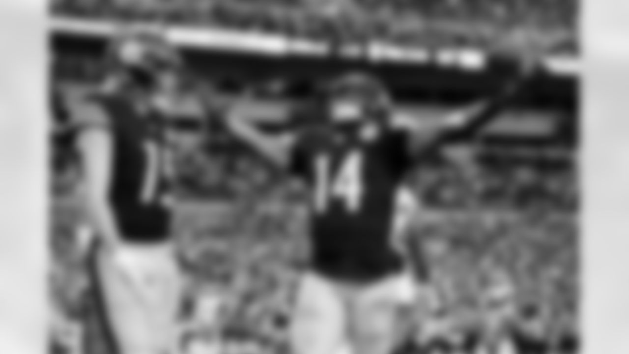 Pittsburgh Steelers running back Kenneth Gainwell (14) during a regular season game between the Pittsburgh Steelers and the Cincinnati Bengals, Sunday, Nov. 16, 2025 in Pittsburgh, PA. (Alysa Rubin / Pittsburgh Steelers)