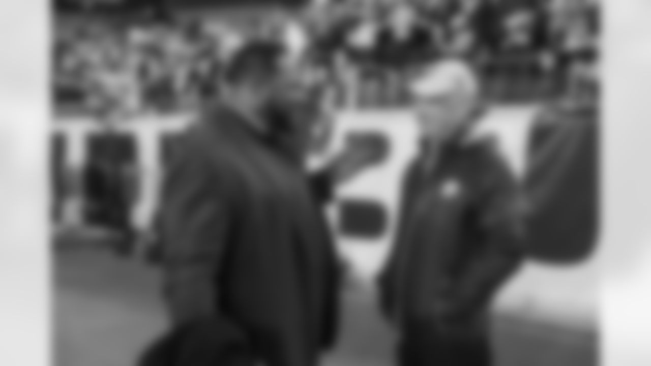 Pittsburgh Steelers legend Jerome Bettis and Pittsburgh Steelers president Art Rooney II during a regular season game between the Pittsburgh Steelers and the Tennessee Titans, Thursday, Nov. 2, 2023 in Pittsburgh, PA. (Jared Wickerham / Pittsburgh Steelers)