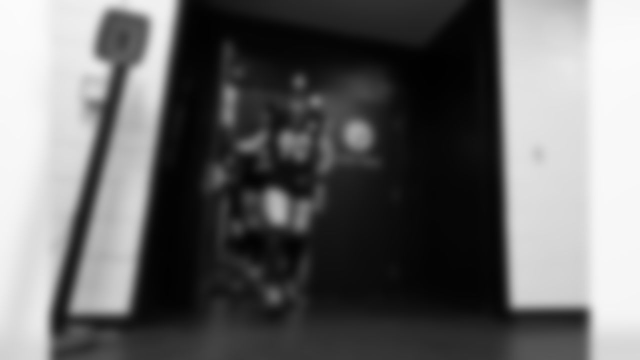 Pittsburgh Steelers linebacker T.J. Watt (90) during a regular season game between the Pittsburgh Steelers and the Buffalo Bills, Sunday, Nov. 30, 2025 in Pittsburgh, PA.  (Alysa Rubin / Pittsburgh Steelers)