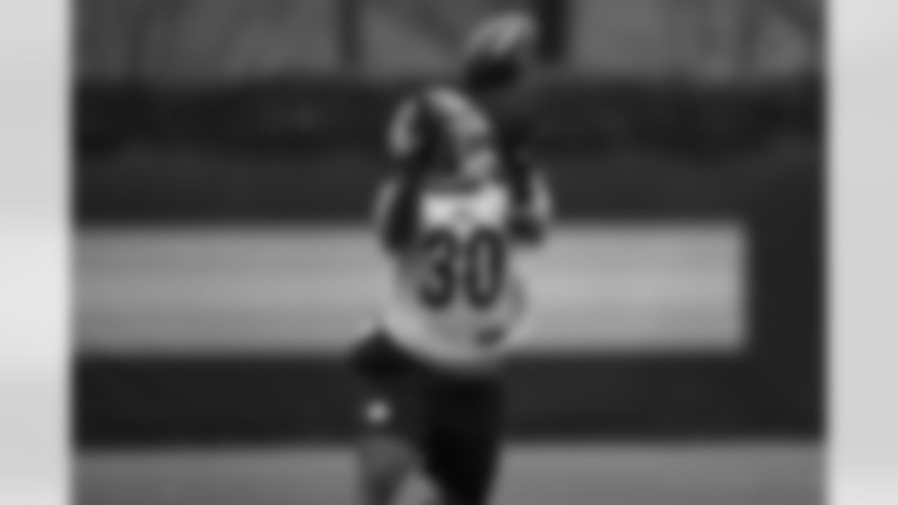 Pittsburgh Steelers running back Jaylen Warren (30) during practice at the UPMC Rooney Sports Complex preparing for a Week 12 matchup against the Chicago Bears, Friday, Nov. 21, 2025 in Pittsburgh, PA. (Alysa Rubin / Pittsburgh Steelers)