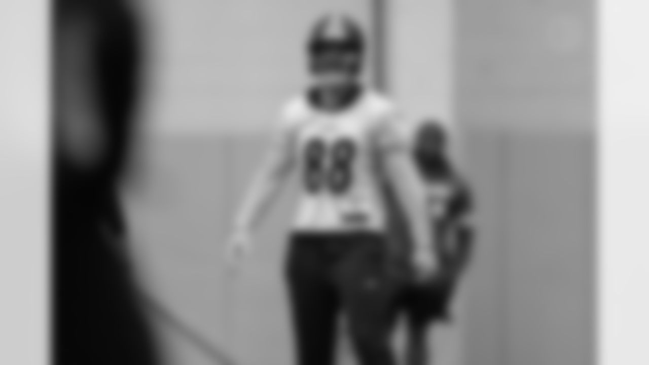 Pittsburgh Steelers tight end Pat Freiermuth (88) during practice at the UPMC Rooney Sports Complex preparing for a Week 9 matchup against the Indianapolis Colts, Thursday, Oct. 30, 2025 in Pittsburgh, PA. (Alysa Rubin / Pittsburgh Steelers)