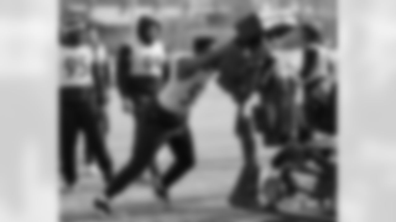 Pittsburgh Steelers linebacker Jeremiah Moon (53) during practice at the UPMC Rooney Sports Complex preparing for a Week 17 matchup against the Cleveland Browns, Wednesday, Dec. 24, 2025 in Pittsburgh, PA. (Karl Roser / Pittsburgh Steelers)