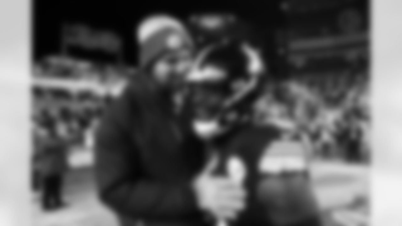 Pittsburgh Steelers linebacker Patrick Queen (6) during a regular season game between the Pittsburgh Steelers and the Miami Dolphins, Monday, Dec. 15, 2025 in Pittsburgh, PA. (Jared Wickerham / Pittsburgh Steelers)