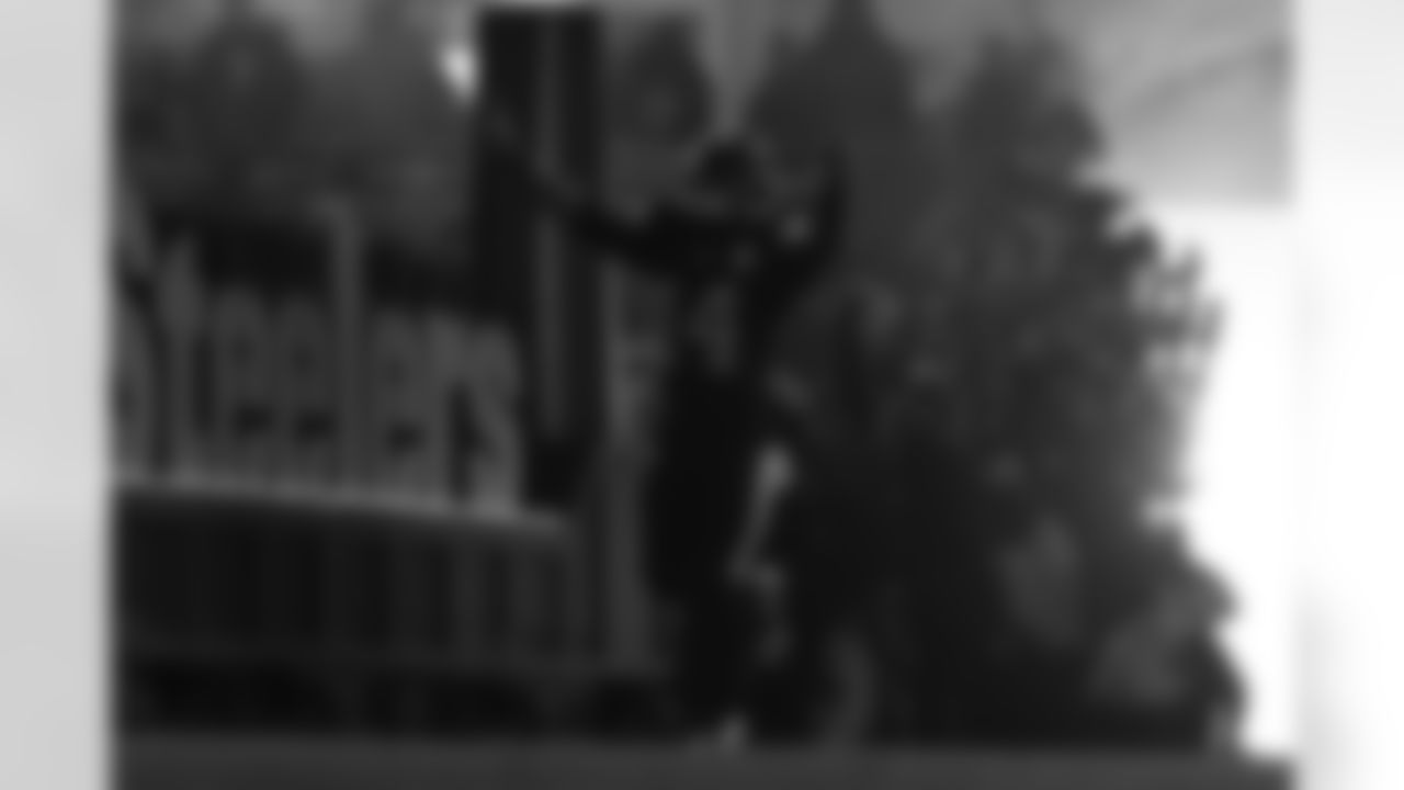 Pittsburgh Steelers wide receiver DK Metcalf (4) during a regular season game between the Pittsburgh Steelers and the Miami Dolphins, Monday, Dec. 15, 2025 in Pittsburgh, PA. (Taylor Ollason / Pittsburgh Steelers)