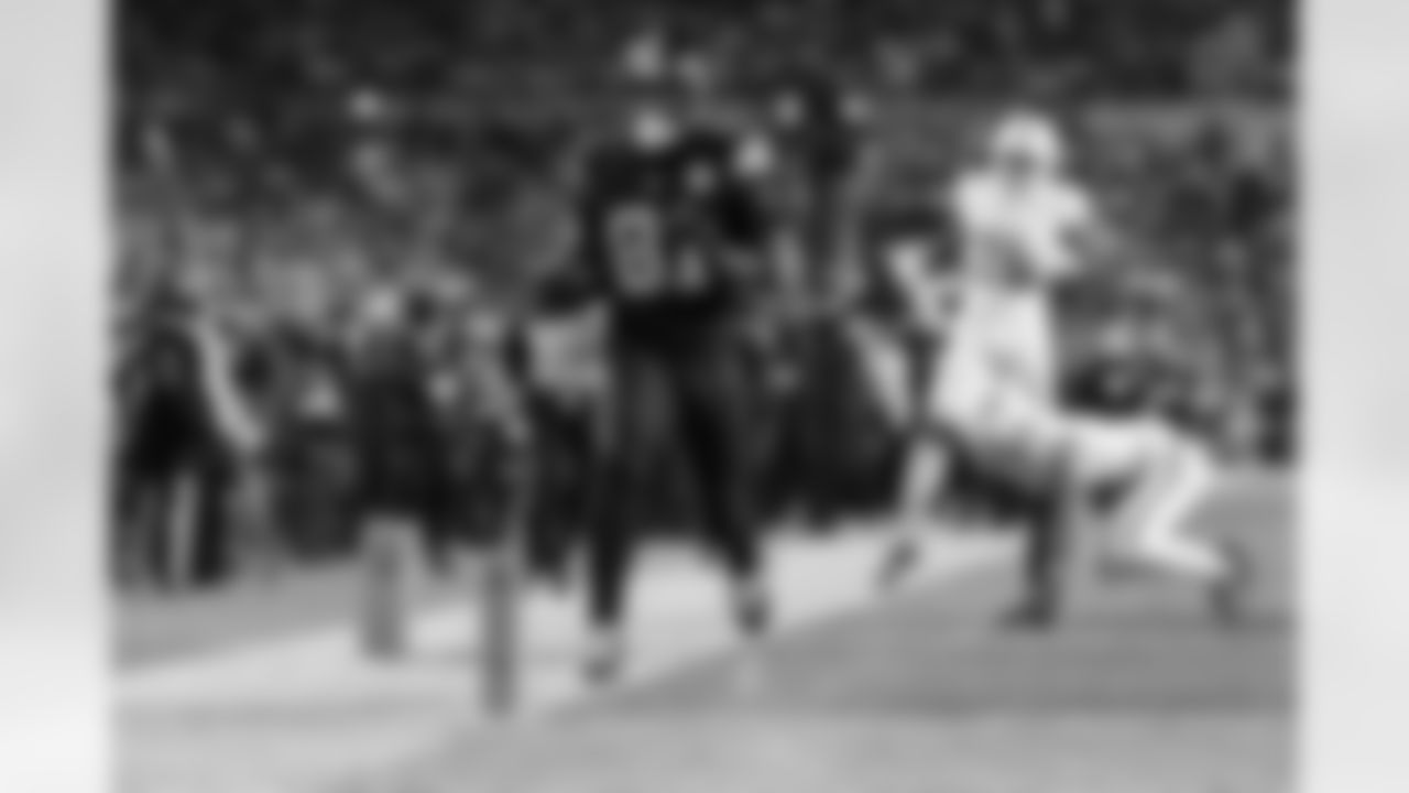 Pittsburgh Steelers tight end Jonnu Smith (81) during a regular season game between the Pittsburgh Steelers and the Miami Dolphins, Monday, Dec. 15, 2025 in Pittsburgh, PA. (Karl Roser / Pittsburgh Steelers)