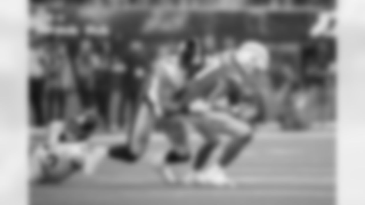 Pittsburgh Steelers linebacker Alex Highsmith (56) sacks Los Angeles Chargers quarterback Justin Herbert (10) during a regular season game between the Pittsburgh Steelers and the Los Angeles Chargers, Sunday, Nov. 9, 2025 in Inglewood, CA. The Chargers beat the Steelers 25-10. (Karl Roser / Pittsburgh Steelers)