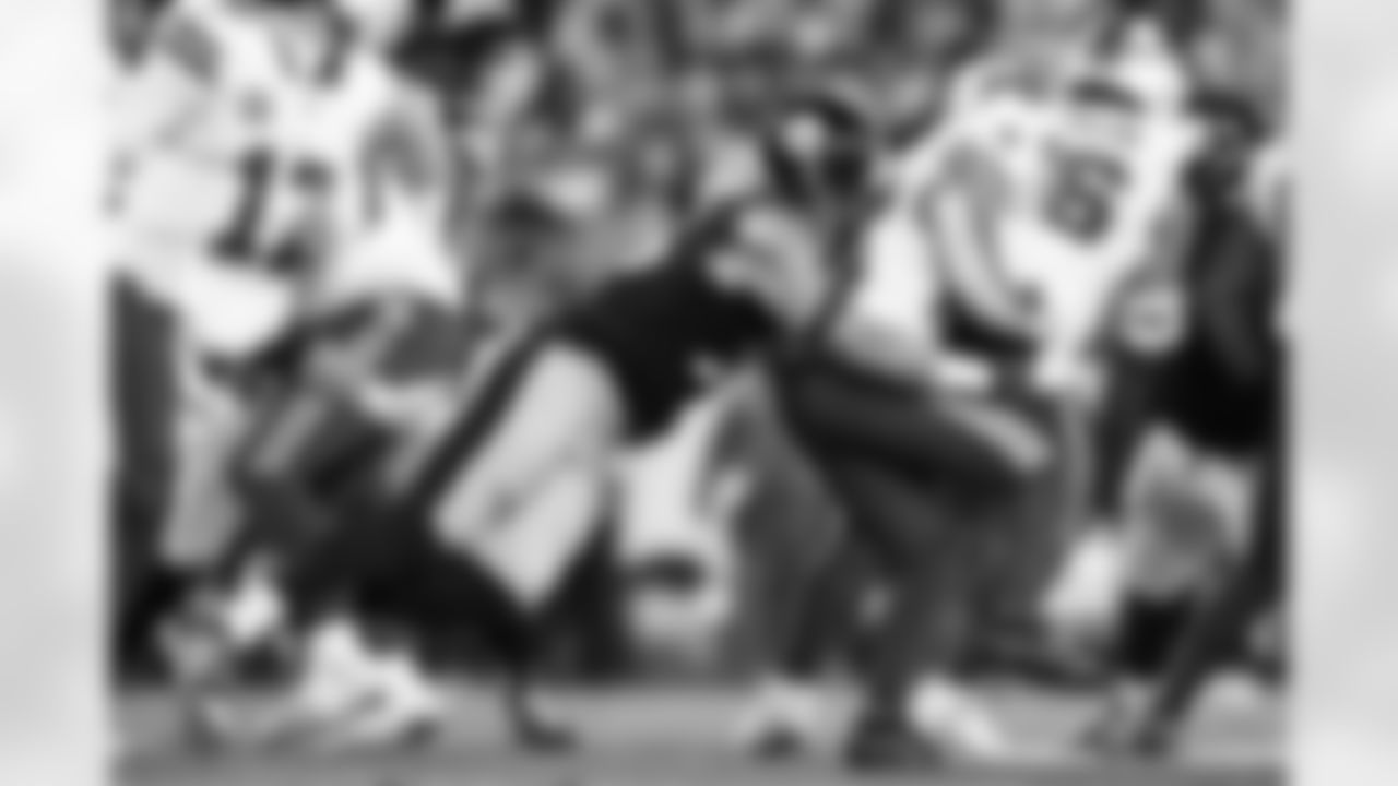 Pittsburgh Steelers linebacker Alex Highsmith (56) during a regular season game between the Pittsburgh Steelers and the Buffalo Bills, Sunday, Nov. 30, 2025 in Pittsburgh, PA.  (Alysa Rubin / Pittsburgh Steelers)