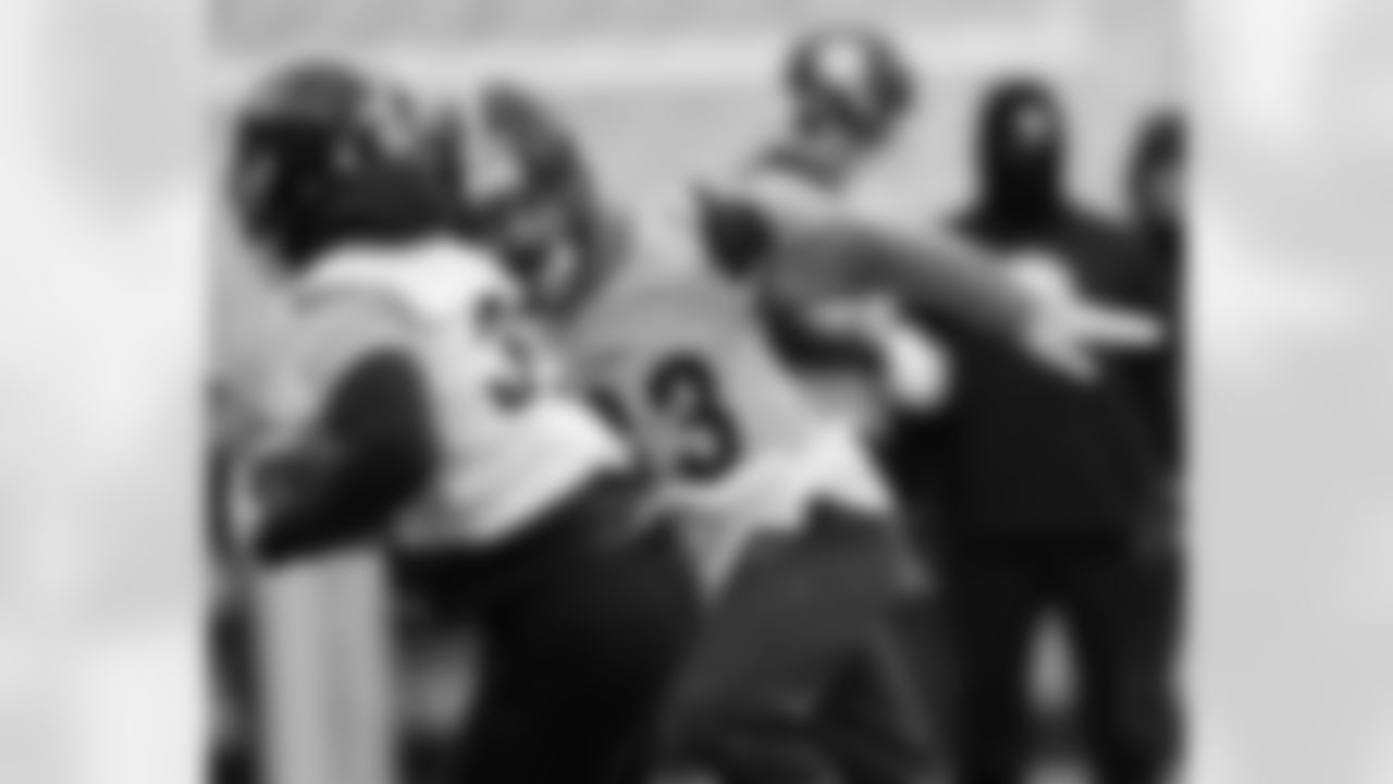 Pittsburgh Steelers linebacker Jack Sawyer (33) during practice at Acrisure Stadium preparing for a Week 18 matchup against the Baltimore Ravens, Friday, Jan. 2, 2026 in Pittsburgh, PA. (Alysa Rubin / Pittsburgh Steelers)