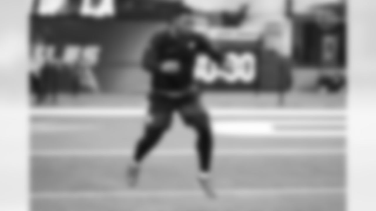 Pittsburgh Steelers running back Kenneth Gainwell (14) during a regular season game between the Pittsburgh Steelers and the Los Angeles Chargers, Sunday, Nov. 9, 2025 in Inglewood, CA. (Karl Roser / Pittsburgh Steelers)