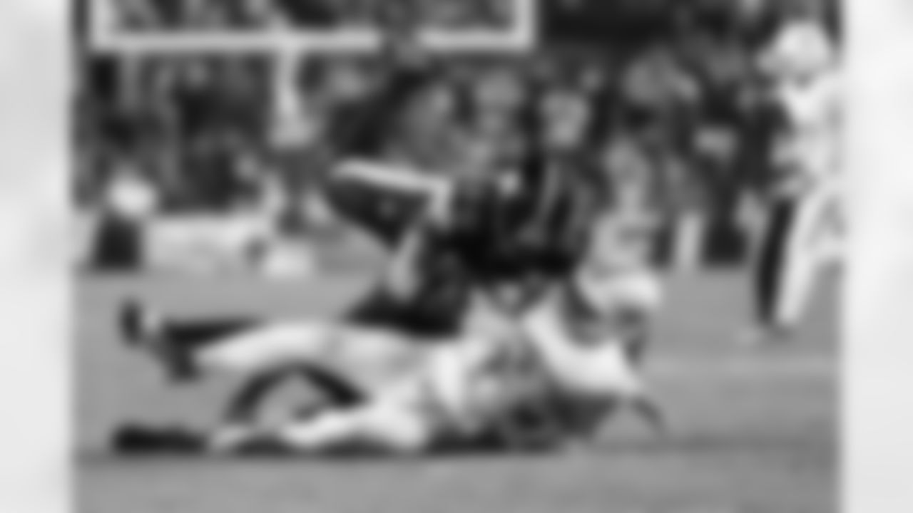 Pittsburgh Steelers linebacker Alex Highsmith (56) and Pittsburgh Steelers linebacker Payton Wilson (41) during a regular season game between the Pittsburgh Steelers and the Miami Dolphins, Monday, Dec. 15, 2025 in Pittsburgh, PA. (Jared Wickerham / Pittsburgh Steelers)