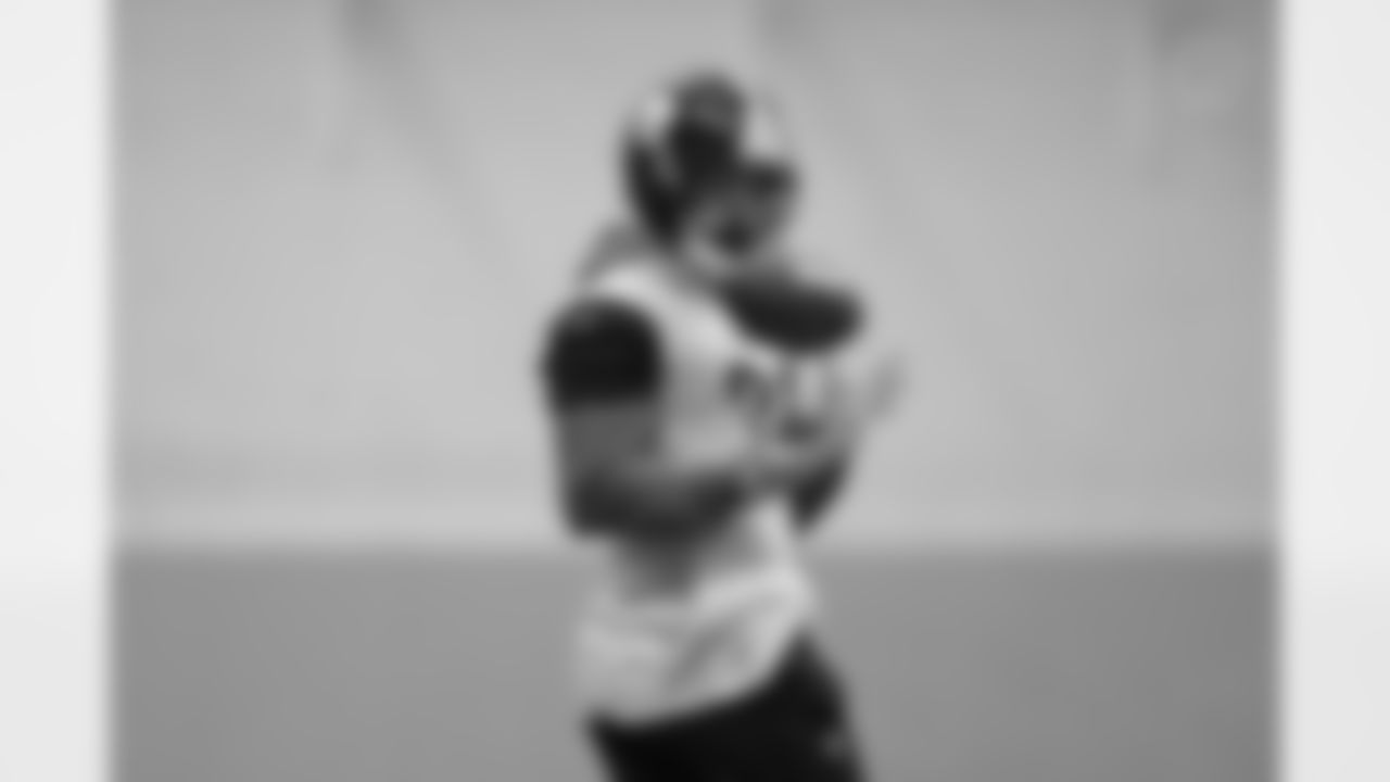 Pittsburgh Steelers linebacker Jack Sawyer (33) during practice at the UPMC Rooney Sports Complex preparing for a Week 16 matchup against the Detroit Lions, Friday, Dec. 19, 2025 in Pittsburgh, PA. (Alysa Rubin / Pittsburgh Steelers)