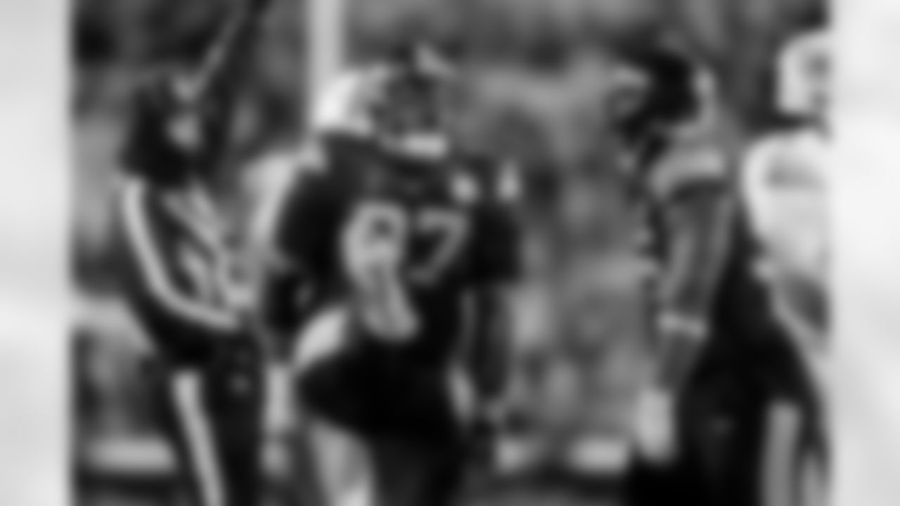 Pittsburgh Steelers defensive tackle Cameron Heyward (97) during a regular season game between the Pittsburgh Steelers and the Miami Dolphins, Monday, Dec. 15, 2025 in Pittsburgh, PA. The Steelers defeated the Dolphins 28-15. (Karl Roser / Pittsburgh Steelers)