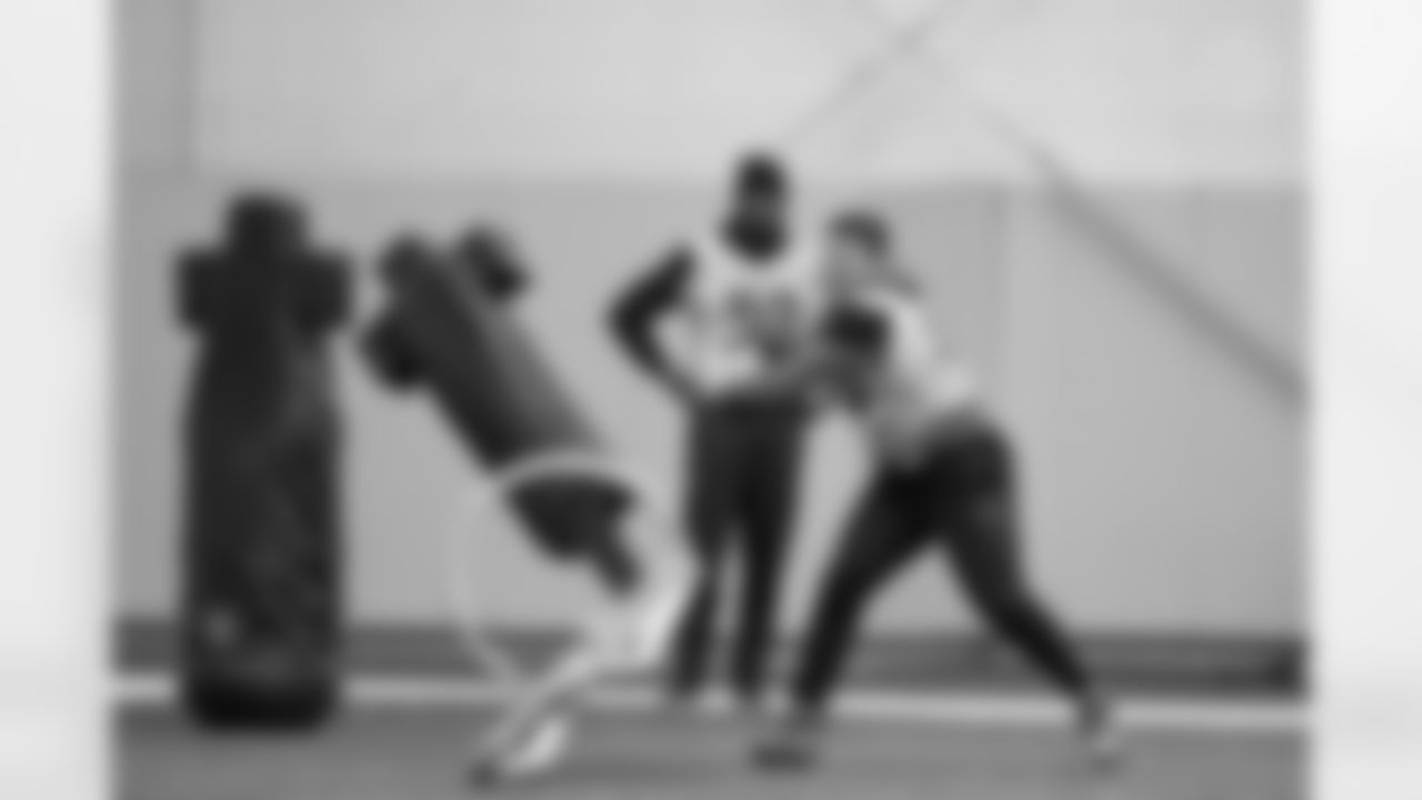 Pittsburgh Steelers linebacker Jack Sawyer (33) during practice at UPMC Rooney Sports Complex preparing for a Week 18 matchup against the Baltimore Ravens, Wednesday, Dec. 31, 2025 in Pittsburgh, PA. (Karl Roser / Pittsburgh Steelers)