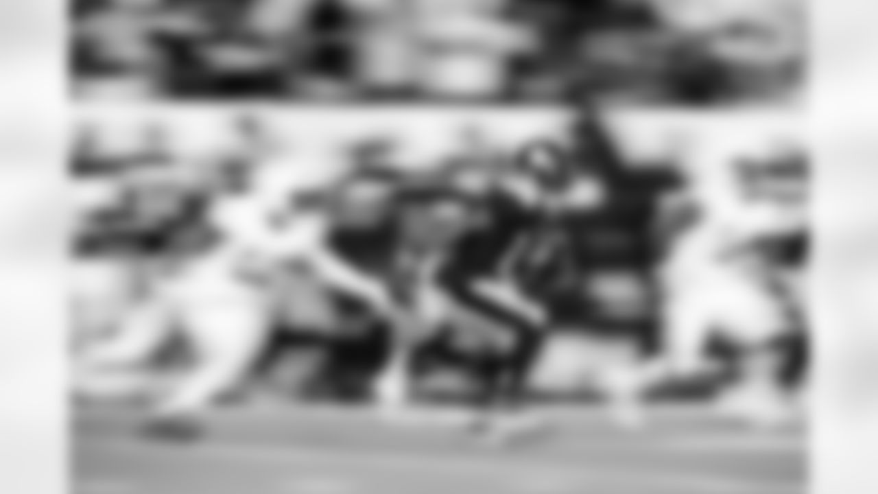Pittsburgh Steelers running back Kenneth Gainwell (14) during a regular season game between the Pittsburgh Steelers and the Cincinnati Bengals, Thursday, Oct. 16, 2025 in Cincinnati, OH. The Bengals beat the Steelers 33-31. (Karl Roser / Pittsburgh Steelers)