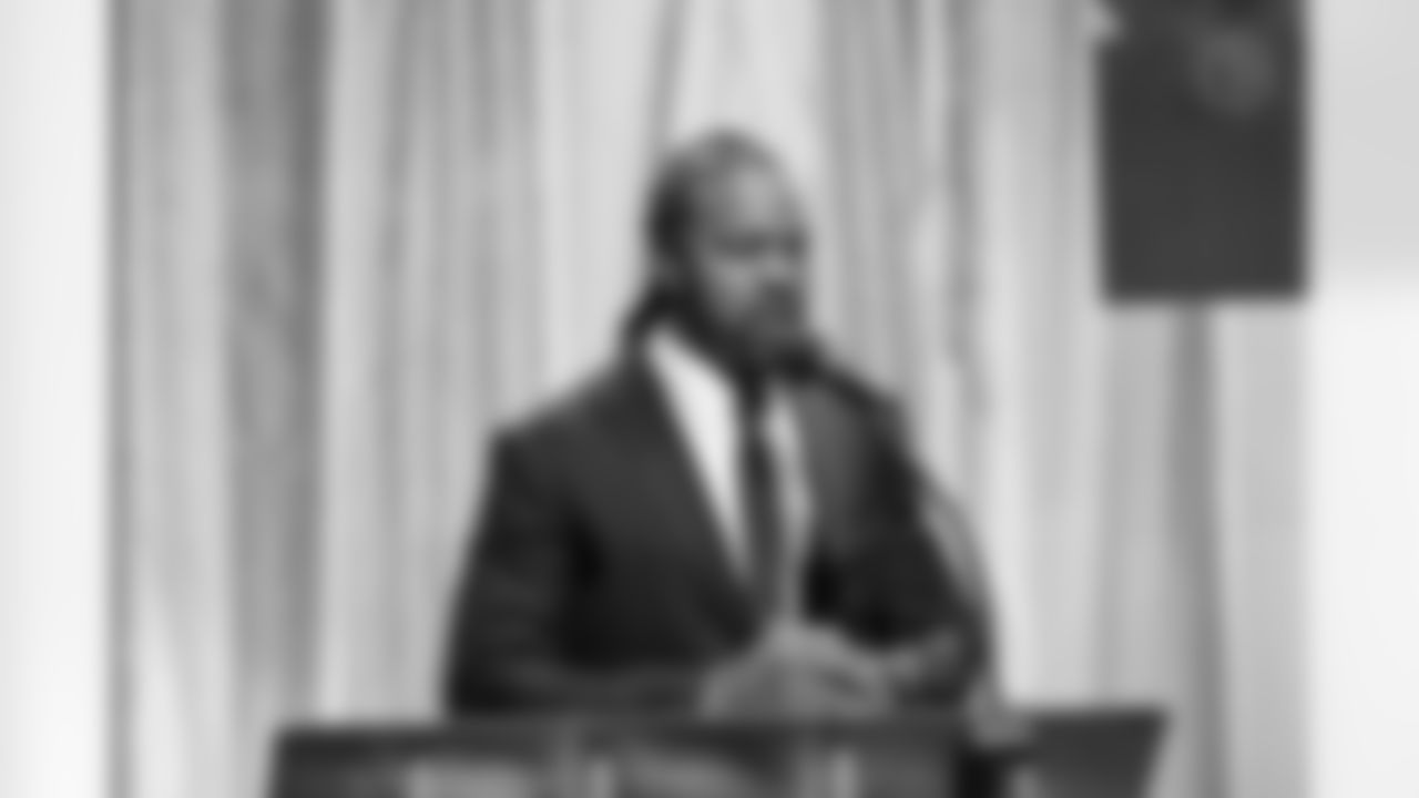 The Pittsburgh Steelers celebrate the 2025 Hall of Honor Class during the Hall of Honor Dinner Ceremony presented by U.S. Steel on Sunday, Dec. 14, 2025 in Pittsburgh, PA. (Alysa Rubin / Pittsburgh Steelers)