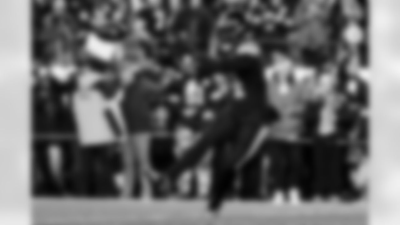 Pittsburgh Steelers running back Kenneth Gainwell (14) during a regular season game between the Pittsburgh Steelers and the Miami Dolphins, Monday, Dec. 15, 2025 in Pittsburgh, PA. (Alysa Rubin / Pittsburgh Steelers)