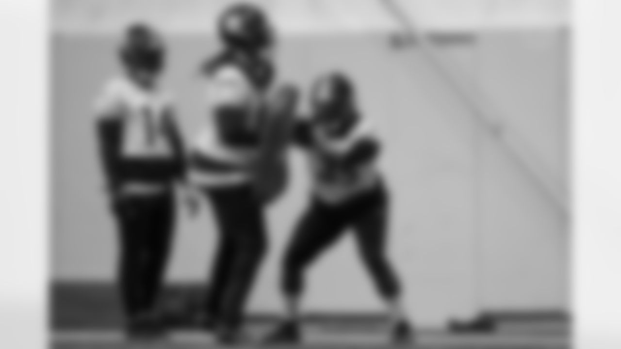 Pittsburgh Steelers running back Lew Nichols (35) during practice at the UPMC Rooney Sports Complex preparing for a Week 14 matchup against the Baltimore Ravens, Thursday, Dec. 4, 2025 in Pittsburgh, PA. (Alysa Rubin / Pittsburgh Steelers)