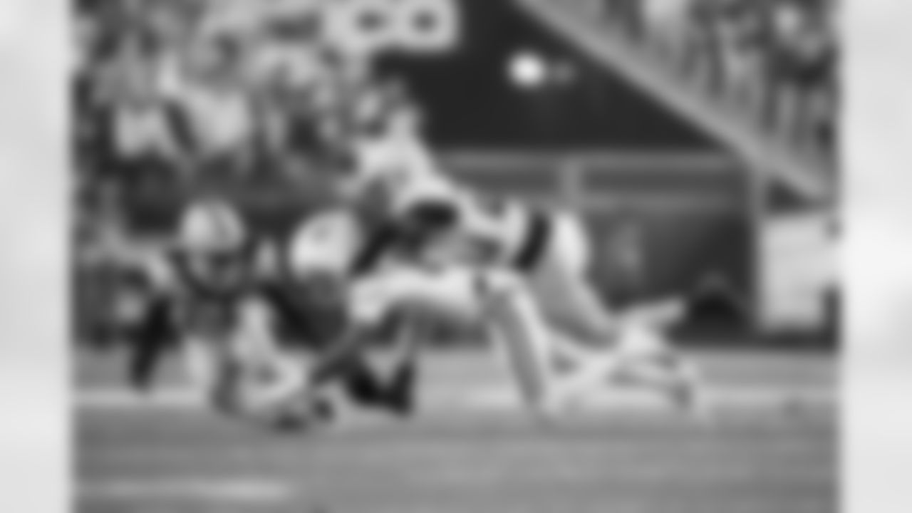 Pittsburgh Steelers cornerback Joey Porter Jr. (24) and Pittsburgh Steelers defensive back Chuck Clark (21) during a regular season game between the Pittsburgh Steelers and the Green Bay Packers, Sunday, Oct. 26, 2025 in Pittsburgh, PA. The Packers beat the Steelers 35-25. (Karl Roser / Pittsburgh Steelers)