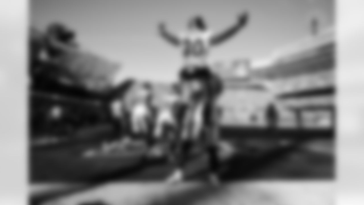 Pittsburgh Steelers running back Jaylen Warren (30) during a regular season game between the Pittsburgh Steelers and the Chicago Bears, Sunday, Nov. 23, 2025 in Chicago, IL. (Alysa Rubin / Pittsburgh Steelers)