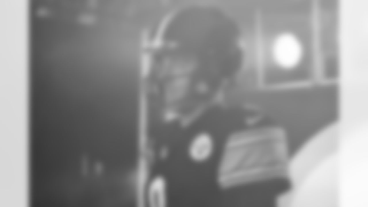 Pittsburgh Steelers quarterback Aaron Rodgers (8) during a regular season game between the Pittsburgh Steelers and the Cincinnati Bengals, Sunday, Nov. 16, 2025 in Pittsburgh, PA. (Alysa Rubin / Pittsburgh Steelers)