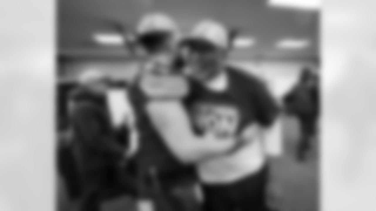 Pittsburgh Steelers tight end Pat Freiermuth (88) and Pittsburgh Steelers tight end coach Alfredo Roberts following a regular season game between the Pittsburgh Steelers and the Baltimore Ravens, Sunday, Jan. 4, 2026 in Pittsburgh, PA. The Steelers defeated the Ravens 26-24. (Karl Roser / Pittsburgh Steelers)