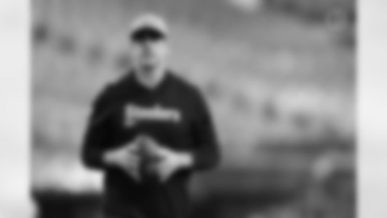 Pittsburgh Steelers quarterback Aaron Rodgers (8) during a regular season game between the Pittsburgh Steelers and the Los Angeles Chargers, Sunday, Nov. 9, 2025 in Inglewood, CA. (Karl Roser / Pittsburgh Steelers)