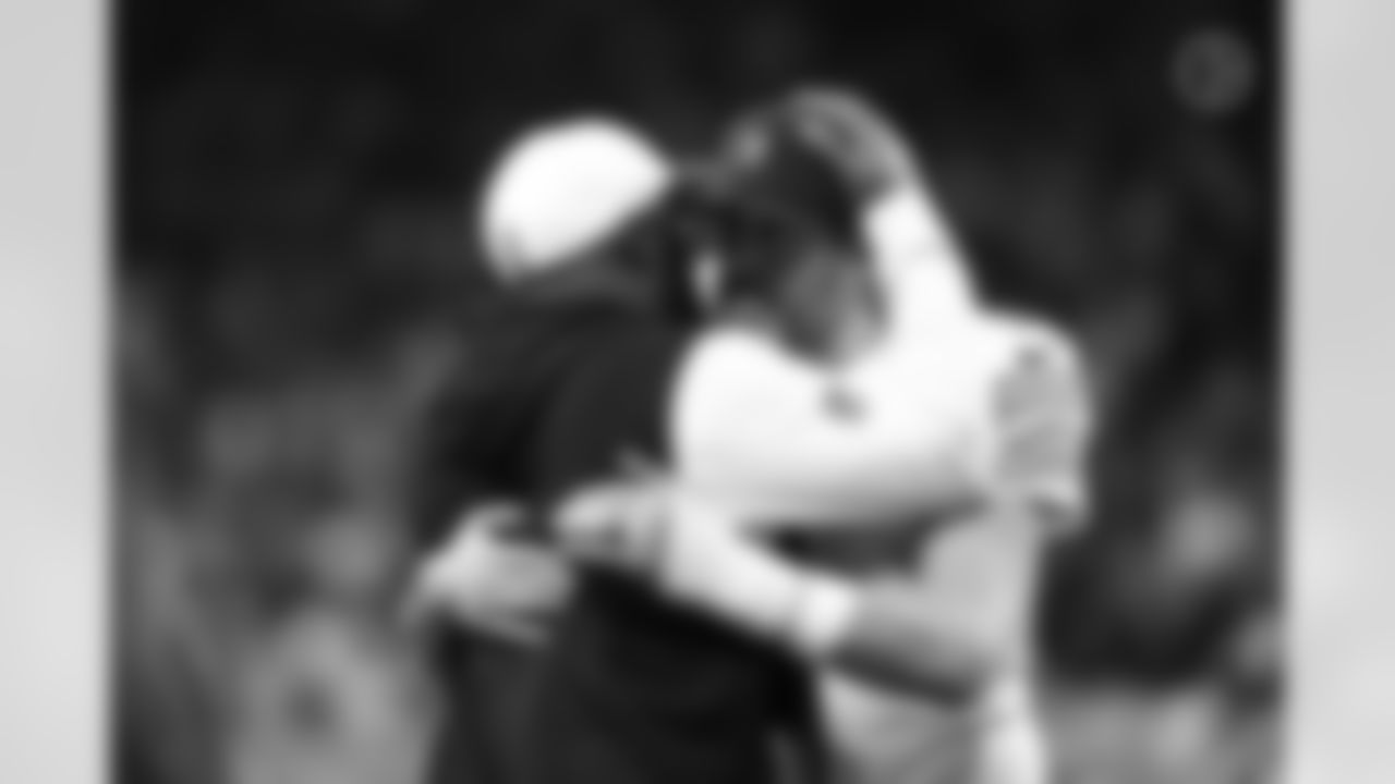 Pittsburgh Steelers quarterback Aaron Rodgers (8) and Pittsburgh Steelers head coach Mike Tomlin during a regular season game between the Pittsburgh Steelers and the Detroit Lions, Sunday, Dec. 21, 2025 in Detroit, MI. (Jared Wickerham / Pittsburgh Steelers)