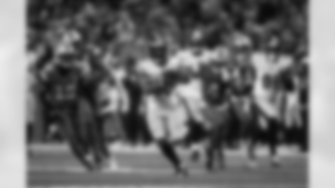 Pittsburgh Steelers running back Jaylen Warren (30) during a regular season game between the Pittsburgh Steelers and the Detroit Lions, Sunday, Dec. 21, 2025 in Detroit, MI. (Alysa Rubin / Pittsburgh Steelers)