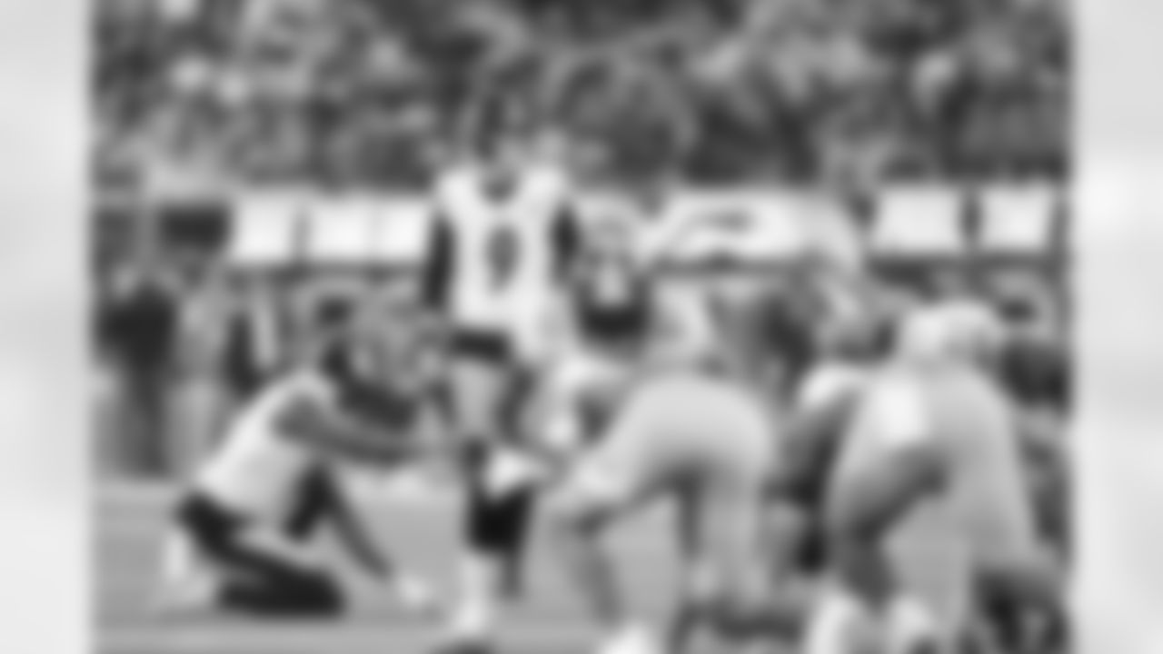 Pittsburgh Steelers kicker Chris Boswell (9) Pittsburgh Steelers punter Corliss Waitman (3) during a regular season game between the Pittsburgh Steelers and the Los Angeles Chargers, Sunday, Nov. 9, 2025 in Inglewood, CA. (Karl Roser / Pittsburgh Steelers)