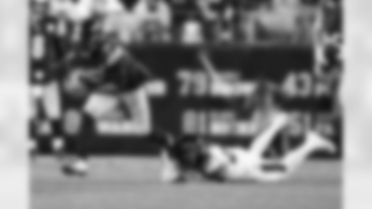 Pittsburgh Steelers running back Kenneth Gainwell (14) during a postseason Wild Card game between the Pittsburgh Steelers and the Houston Texans, Monday, Jan. 12, 2026 in Pittsburgh, PA. (Karl Roser / Pittsburgh Steelers)