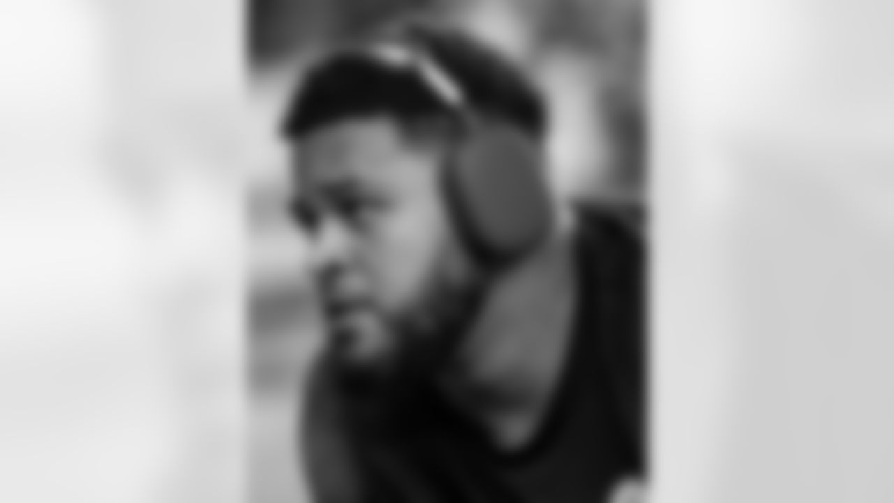 Pittsburgh Steelers offensive tackle Dylan Cook (60) warms up prior to a regular season game against the Baltimore Ravens, Sunday, Jan. 4, 2026 in Pittsburgh, PA. The Steelers defeated the Ravens 26-24. (Alysa Rubin / Pittsburgh Steelers)