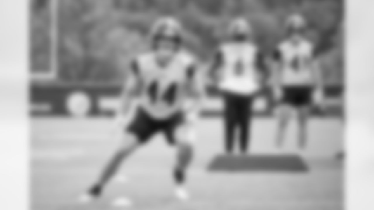 Pittsburgh Steelers linebacker Carson Bruener (44) participates in the Organized Team Activities (OTAs), Tuesday May 27, 2025 at the UPMC Rooney Sports Complex. (Karl Roser / Pittsburgh Steelers)