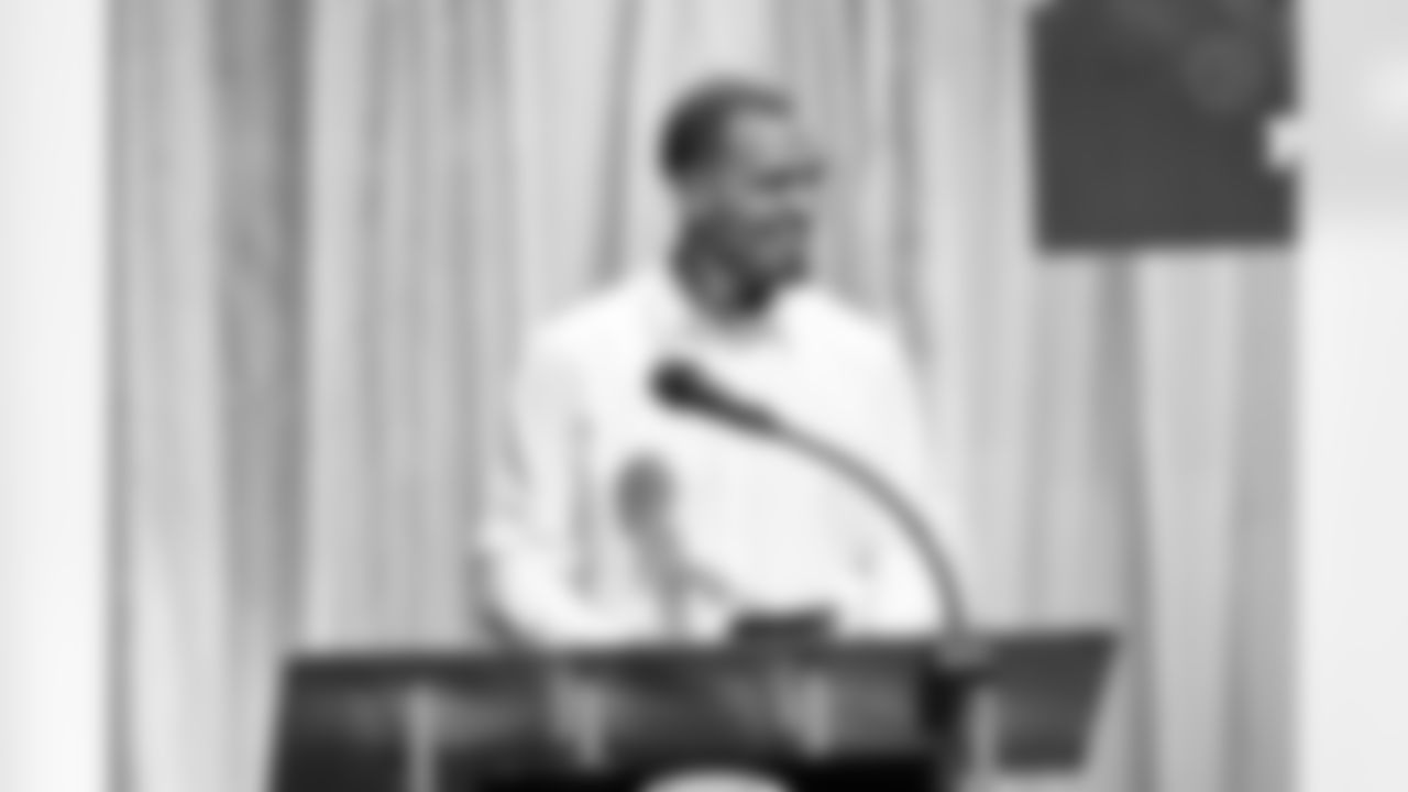 The Pittsburgh Steelers celebrate the 2025 Hall of Honor Class during the Hall of Honor Dinner Ceremony presented by U.S. Steel on Sunday, Dec. 14, 2025 in Pittsburgh, PA. (Alysa Rubin / Pittsburgh Steelers)