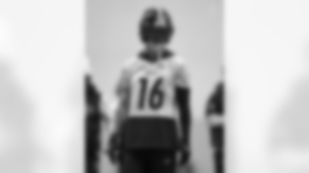 Pittsburgh Steelers wide receiver Adam Thielen (16) during practice at the UPMC Rooney Sports Complex preparing for a Week 14 matchup against the Baltimore Ravens, Thursday, Dec. 4, 2025 in Pittsburgh, PA. (Alysa Rubin / Pittsburgh Steelers)