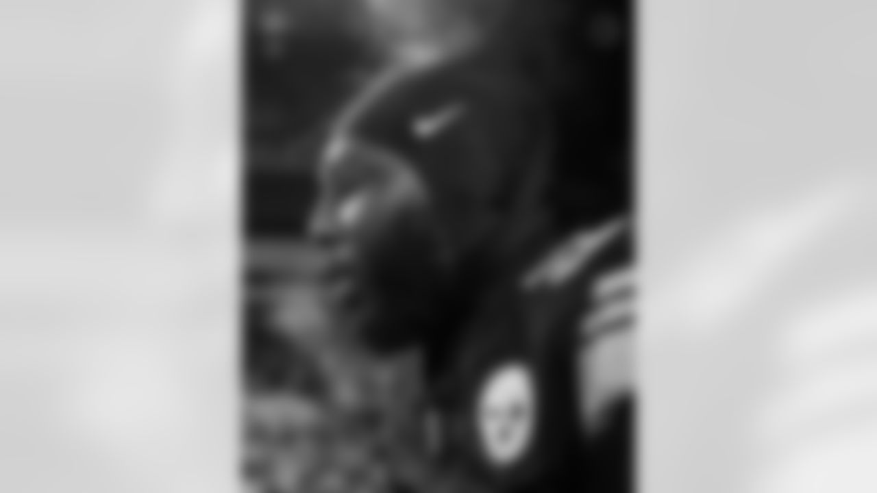 Pittsburgh Steelers defensive tackle Esezi Otomewo (93) prior to a regular season game against the Miami Dolphins, Monday, Dec. 15, 2025 in Pittsburgh, PA. The Steelers defeated the Dolphins 28-15. (Alysa Rubin / Pittsburgh Steelers)