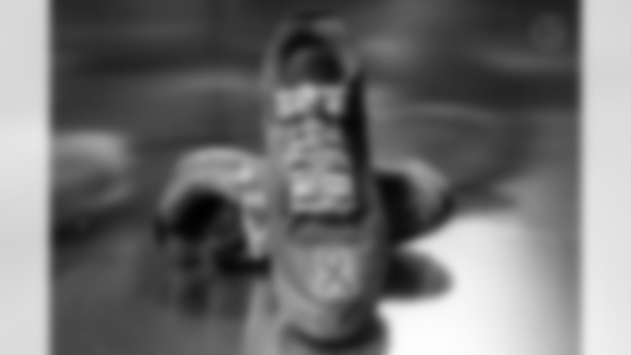 Pittsburgh Steelers defensive end DeMarvin Leal (98) will showcase his custom cleats supporting leukemia awareness during Week 13. (Alysa Rubin / Pittsburgh Steelers)