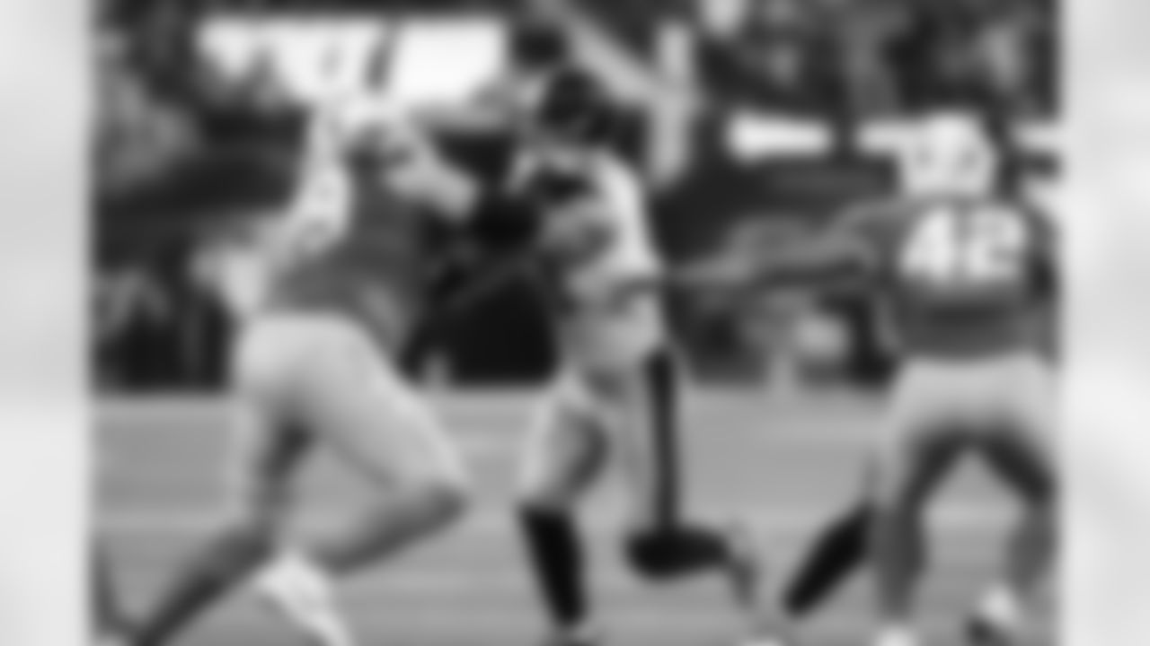 Pittsburgh Steelers linebacker T.J. Watt (90) during a regular season game between the Pittsburgh Steelers and the Los Angeles Chargers, Sunday, Nov. 9, 2025 in Inglewood, CA. (Nick Smith / Pittsburgh Steelers)